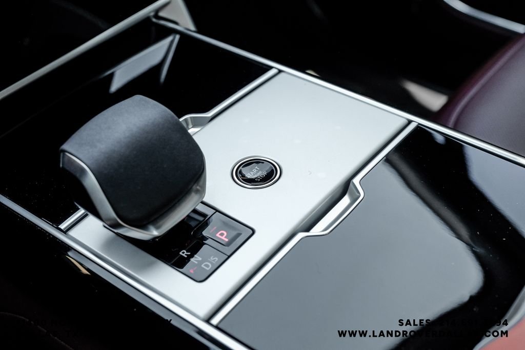 New 2026 Santorini Black Metallic Land Rover SE image 24