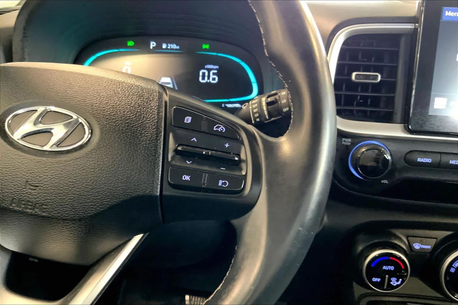 2025 Hyundai Venue SEL - Photo 24