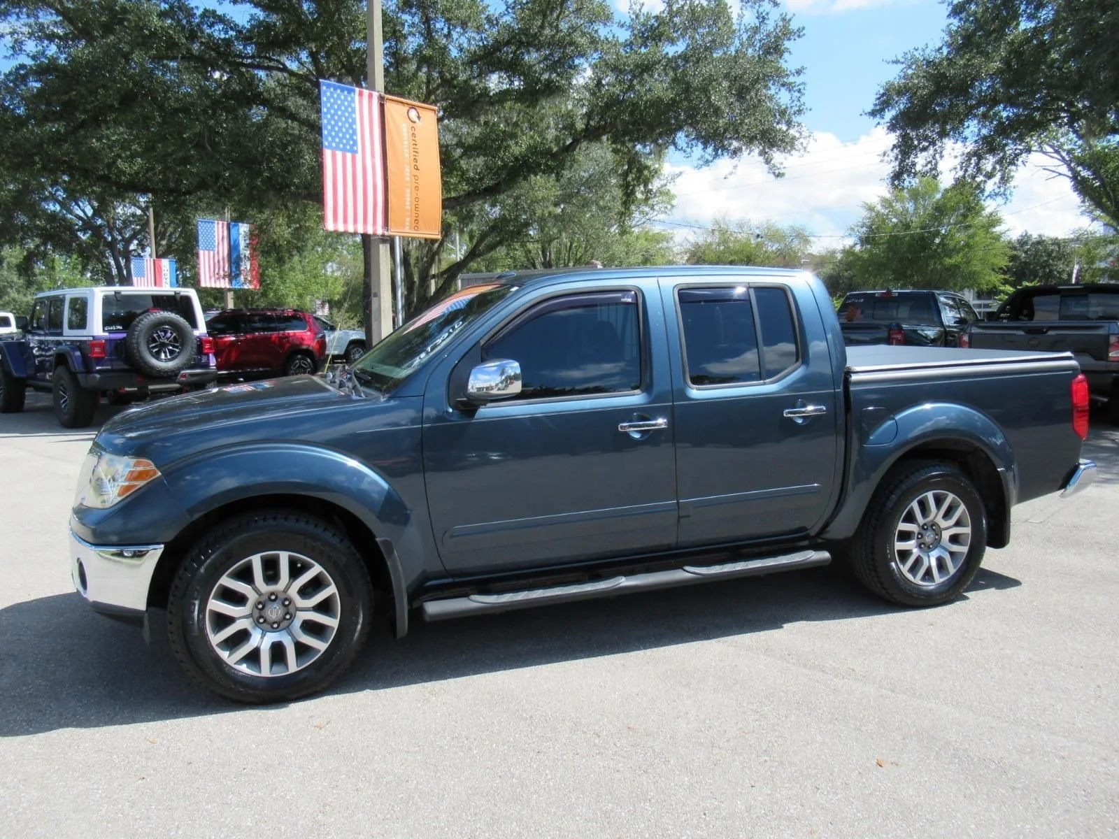 Used 2013 Blue Nissan SL image 4