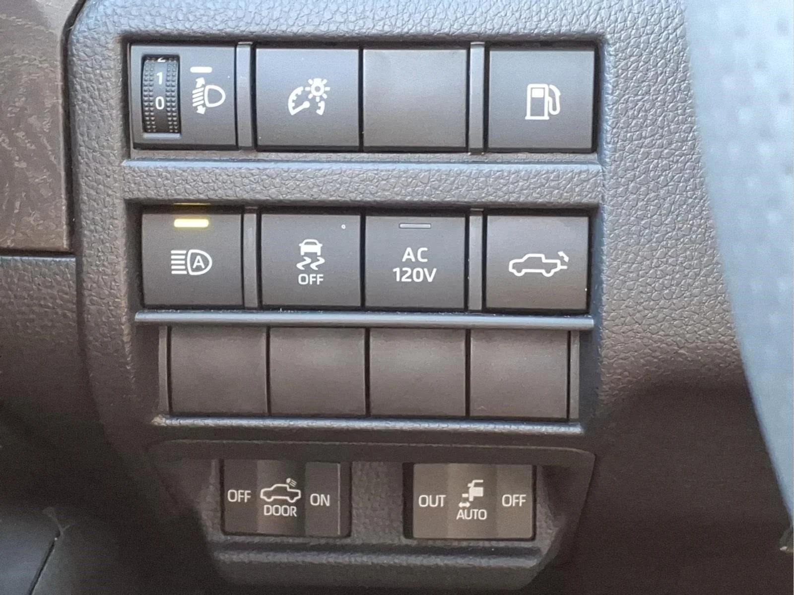 2025 Toyota Tacoma Limited - Photo 18