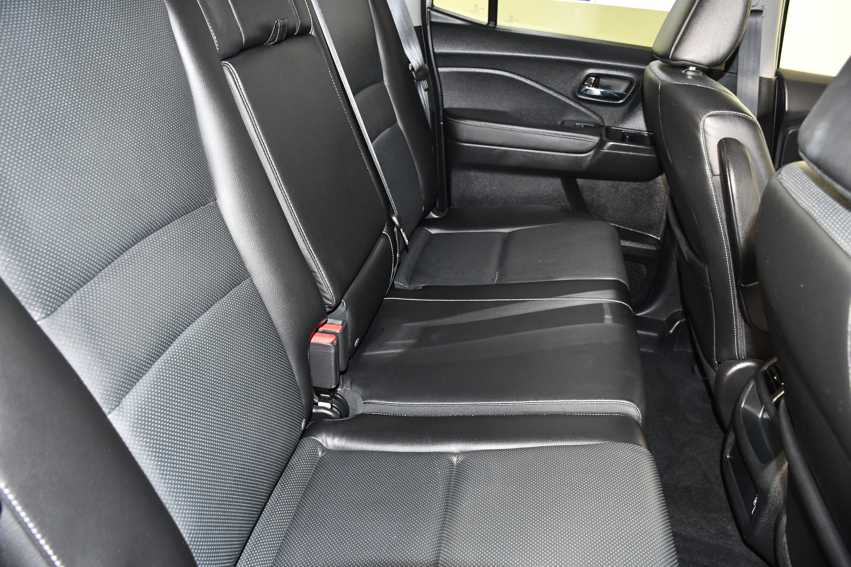 Certified Used 2023 Platinum White Pearl Honda AWD RTL-E image 48