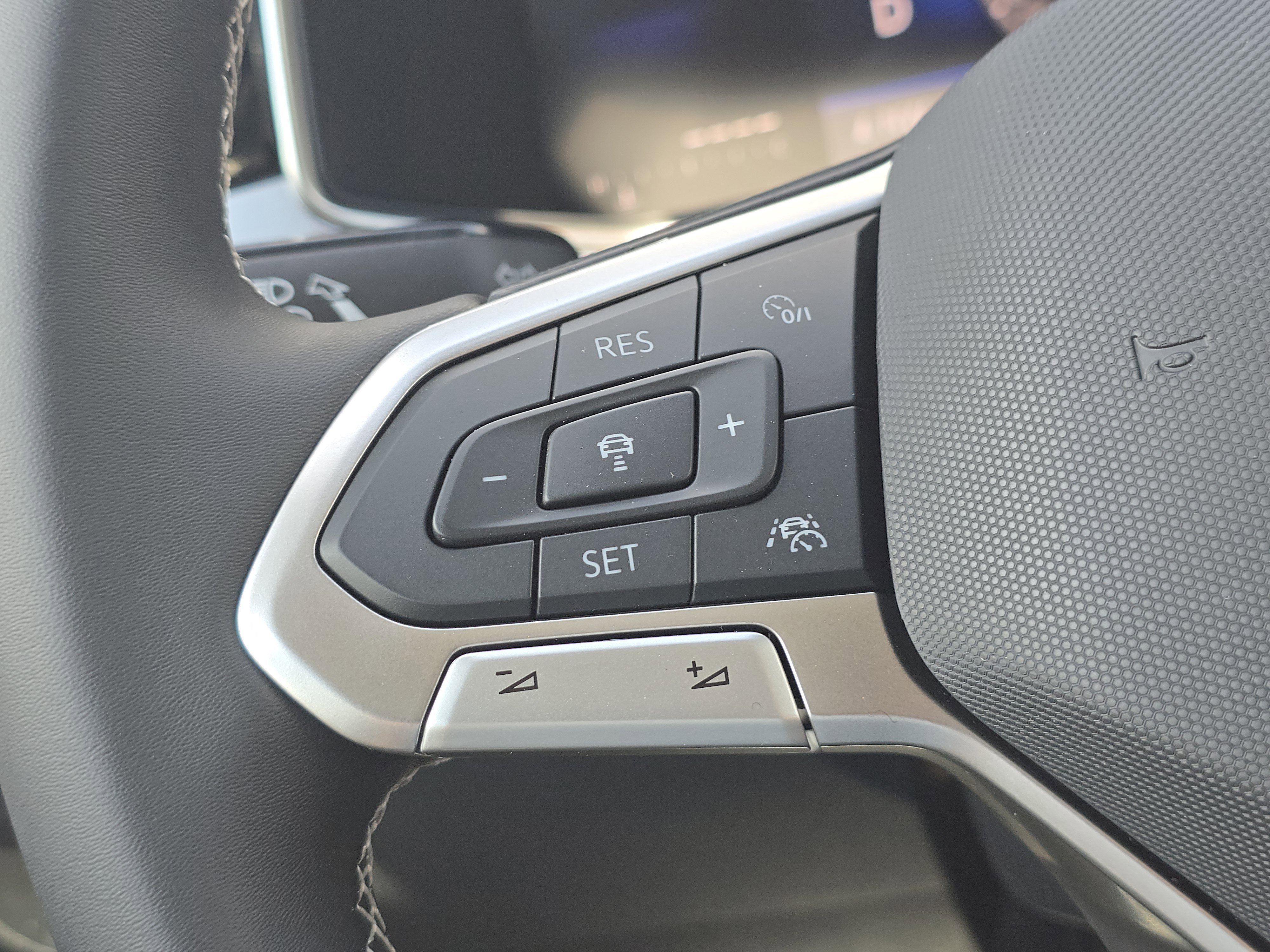 New 2026 Deep Black Pearl Volkswagen SE image 23