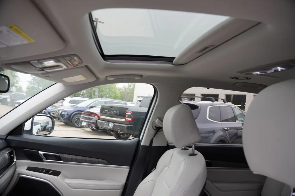 Certified Used 2025 Glacial White Pearl Kia EX image 5