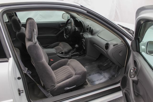 Used 2001 White Pontiac GT image 19