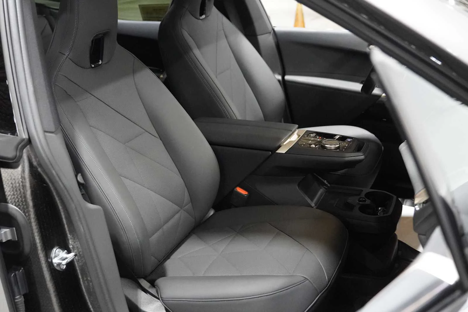Certified Used 2024 Oxide Grey Metallic BMW xDrive50 image 11