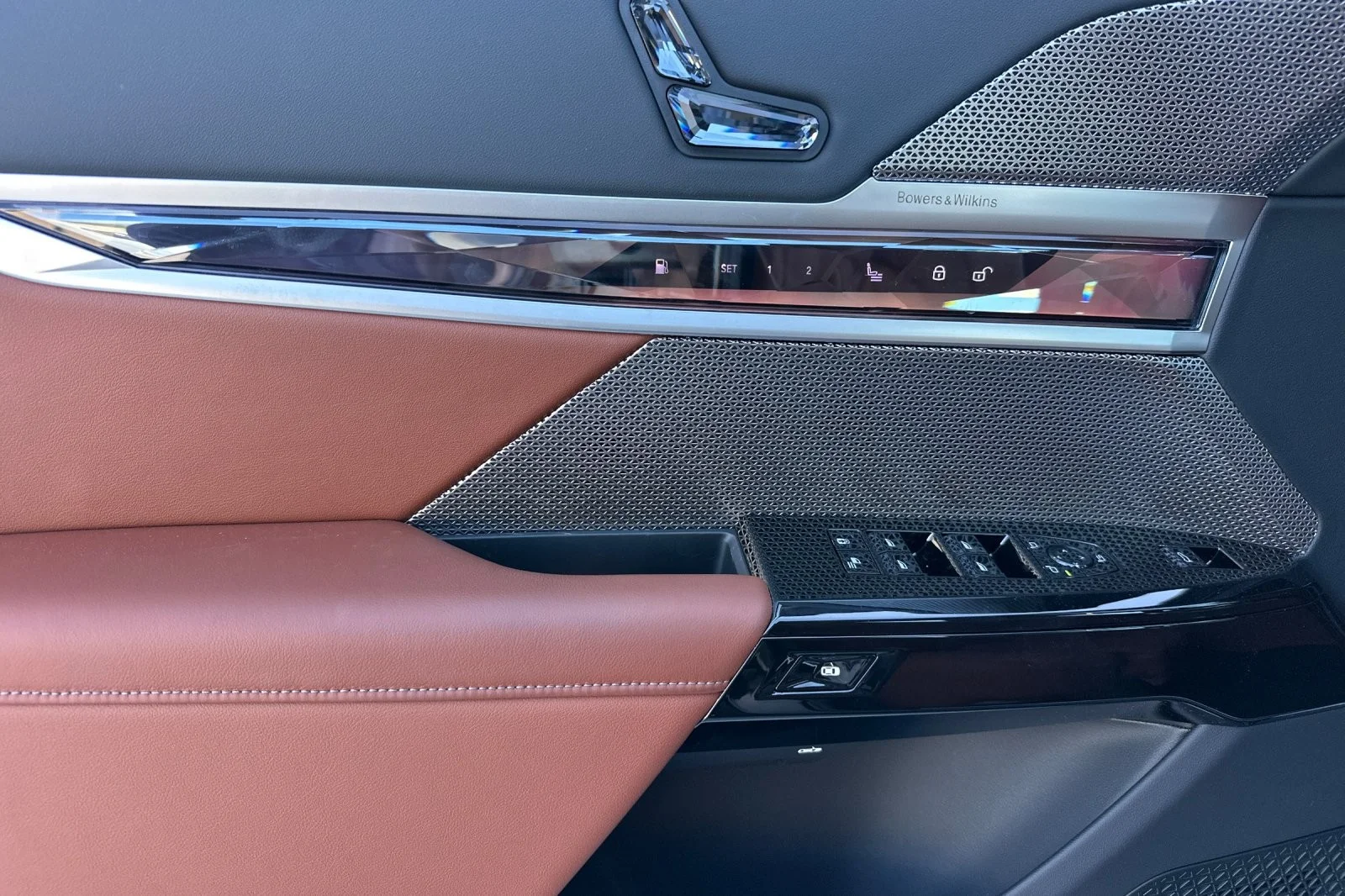 2026 BMW 7 Series 750e - Photo 10