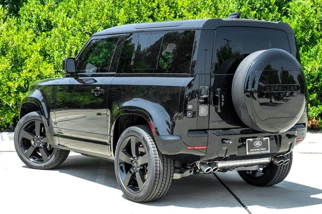 New 2026 Santorini Black Metallic Land Rover V8 image 13