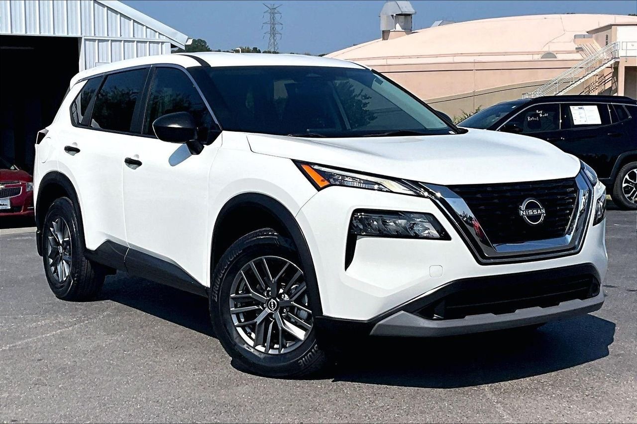 Used 2023 Glacier White Nissan S FWD image 36