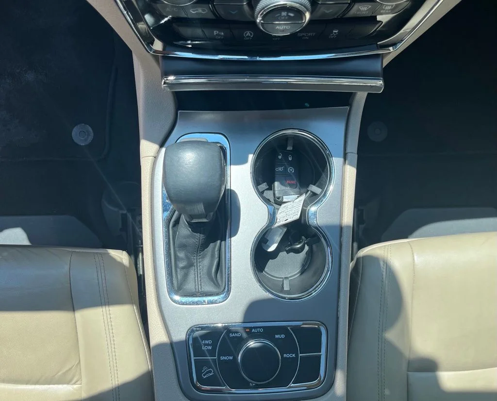 Used 2019 Bright White Clearcoat Jeep Limited image 25