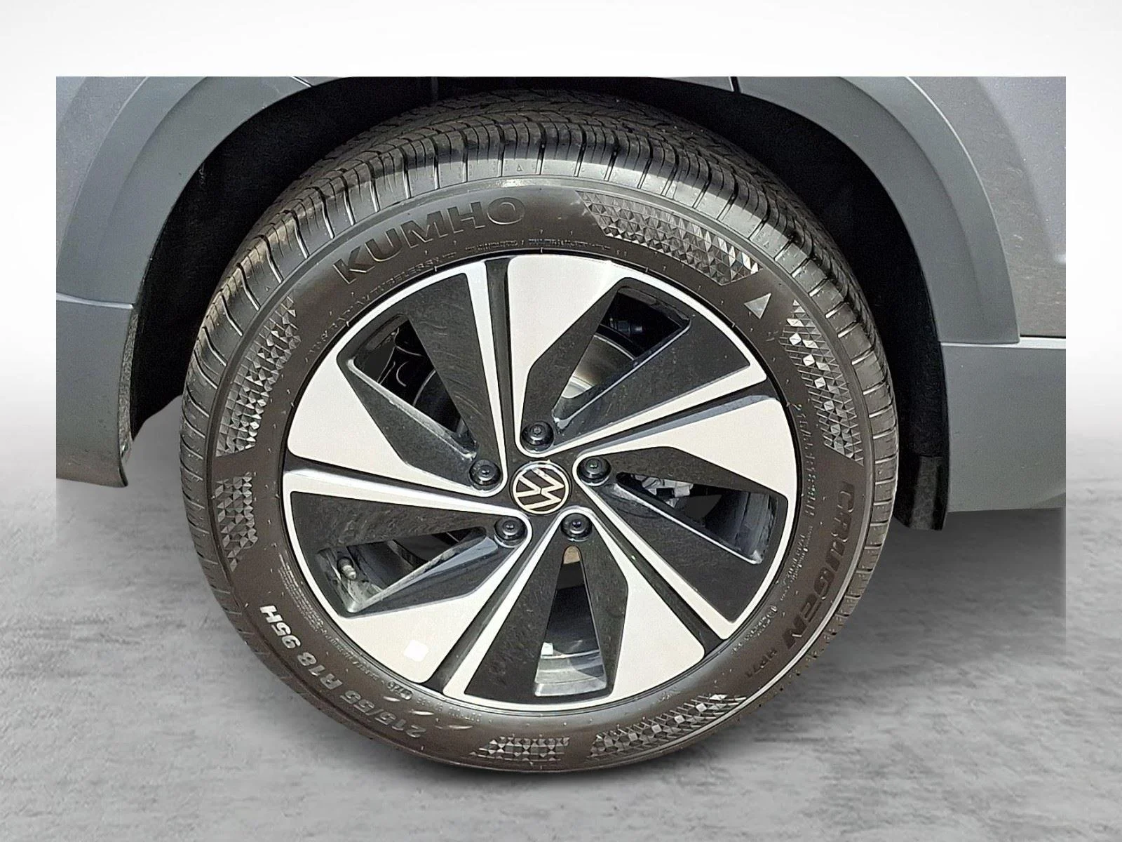 New 2026 Platinum Gray Metallic Volkswagen SE image 7