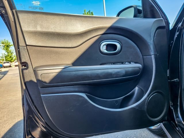 Used 2014 Black Kia Plus image 13