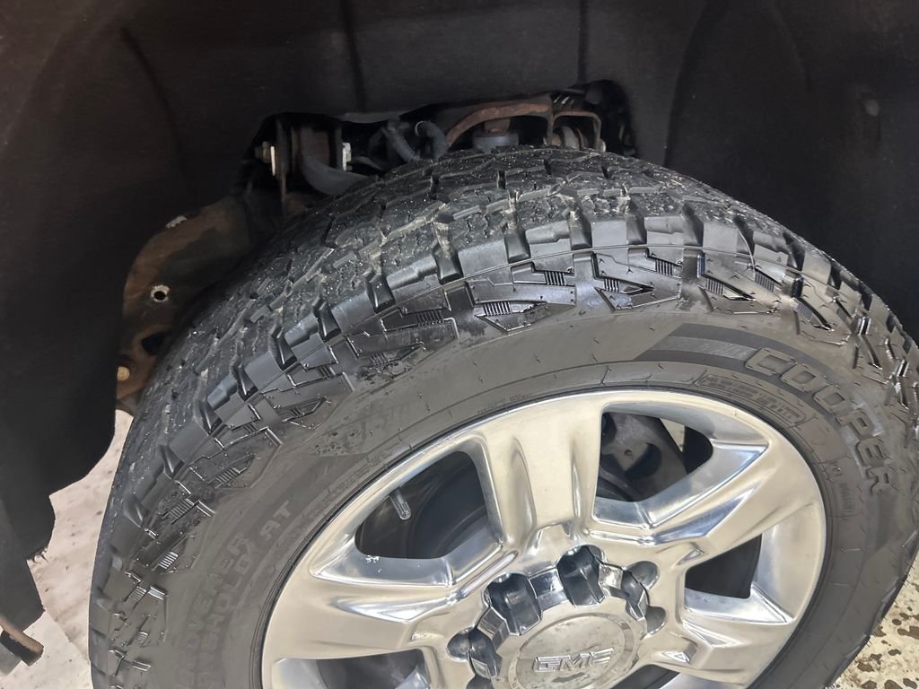 Used 2019 Red GMC SLT image 12