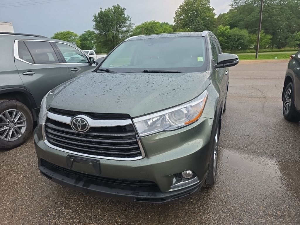 Used 2015 Green Toyota Limited Platinum V6 image 3