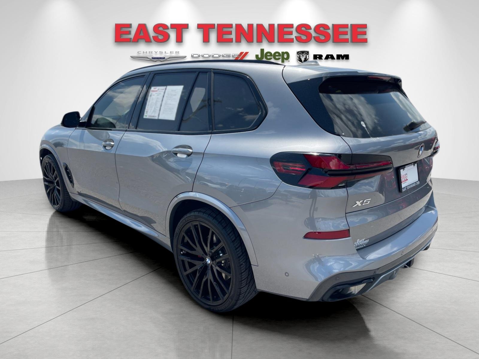 Used 2024 Gray BMW xDrive40i image 5