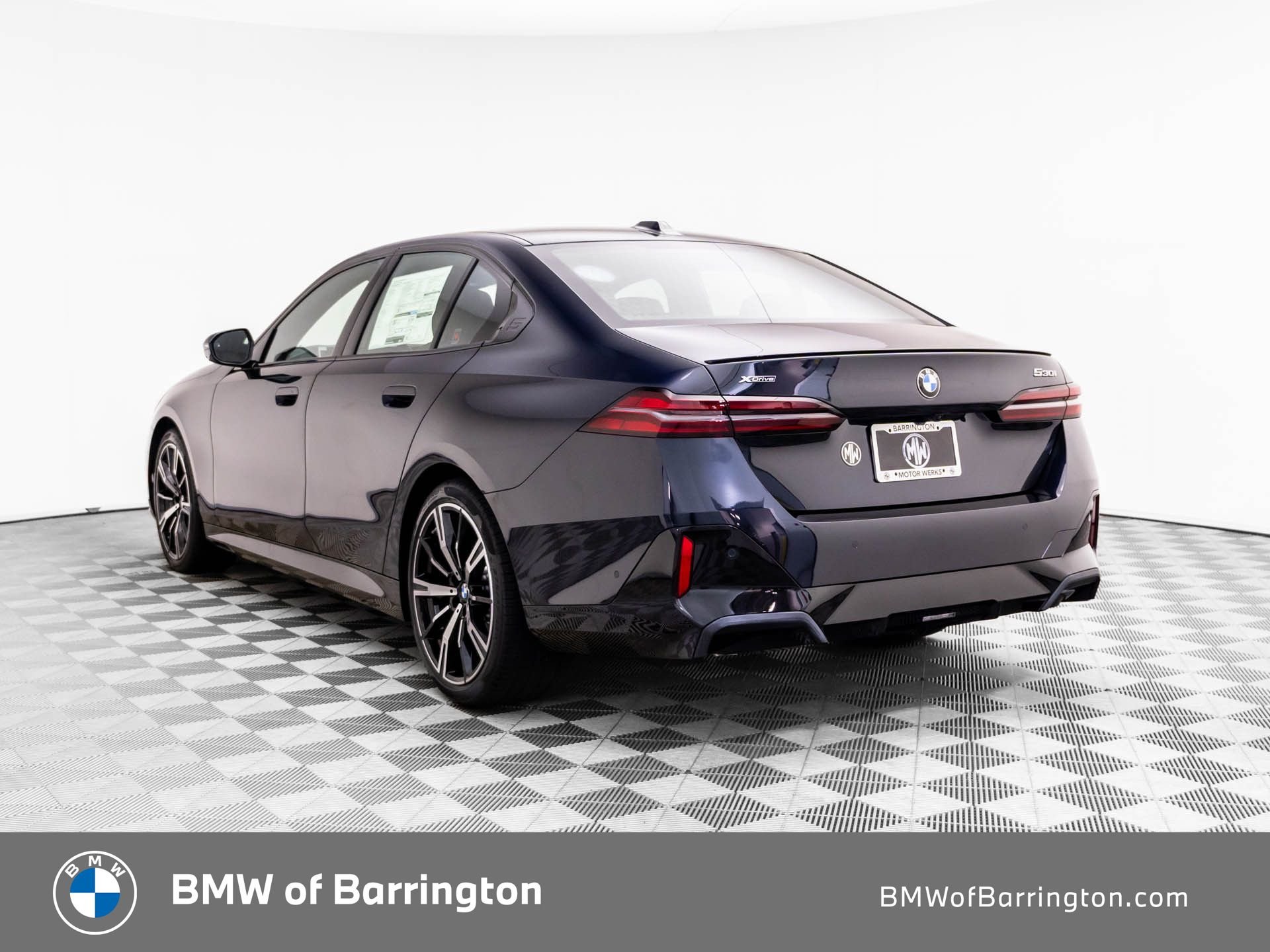 New 2027 Carbon Black Metallic BMW 530i xDrive image 3