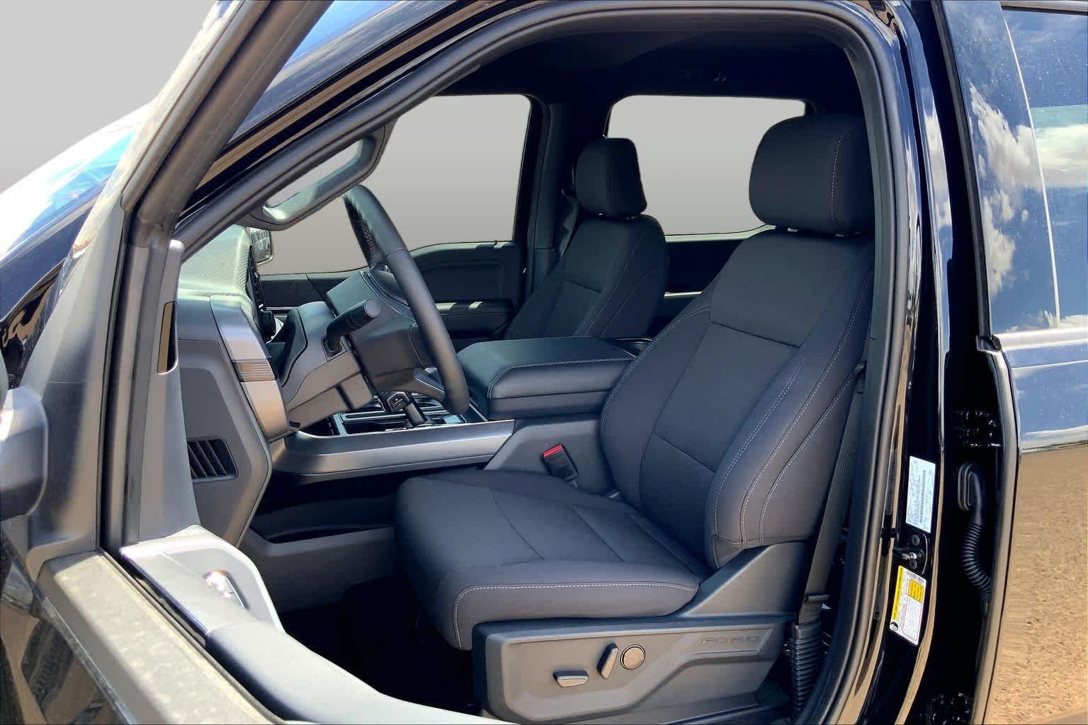 New 2026 Agate Black Metallic Ford XLT image 9