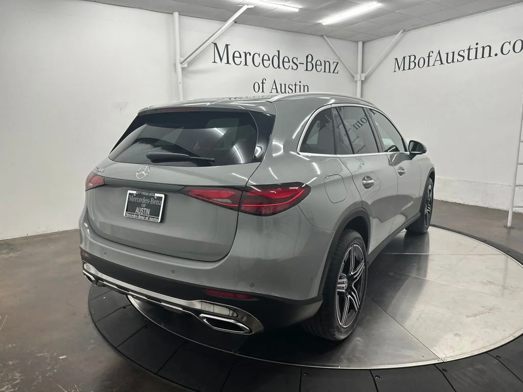 New 2027 White Mercedes-Benz GLC 300 image 7