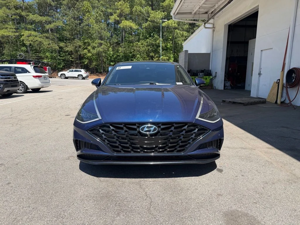 Used 2020 Blue Hyundai Limited image 2