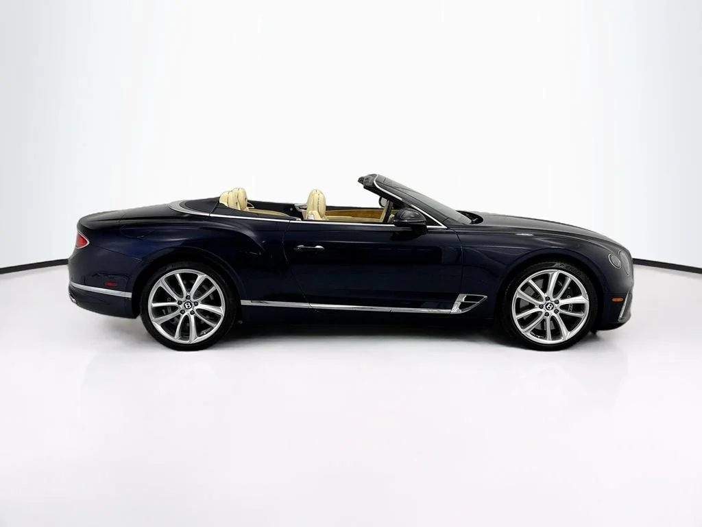 Used 2021  Bentley V8 image 4