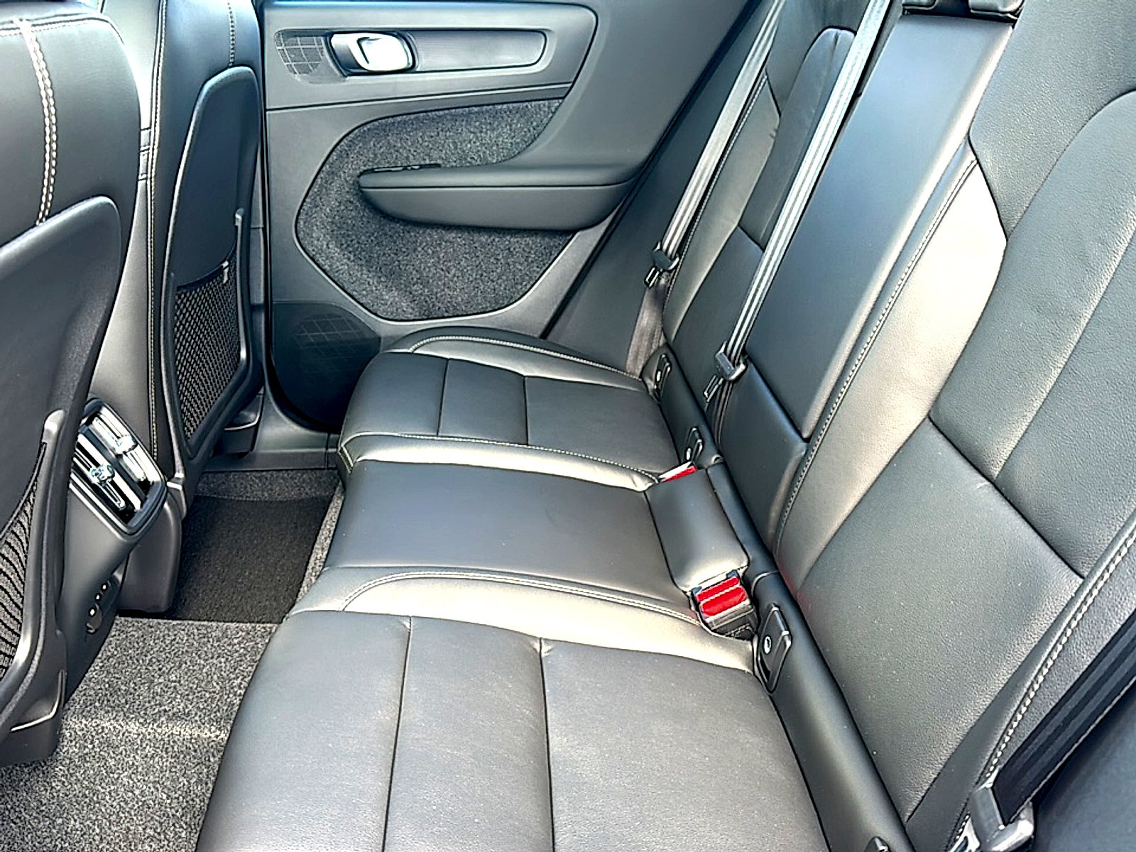 New 2026 Aurora Silver Volvo Plus image 16