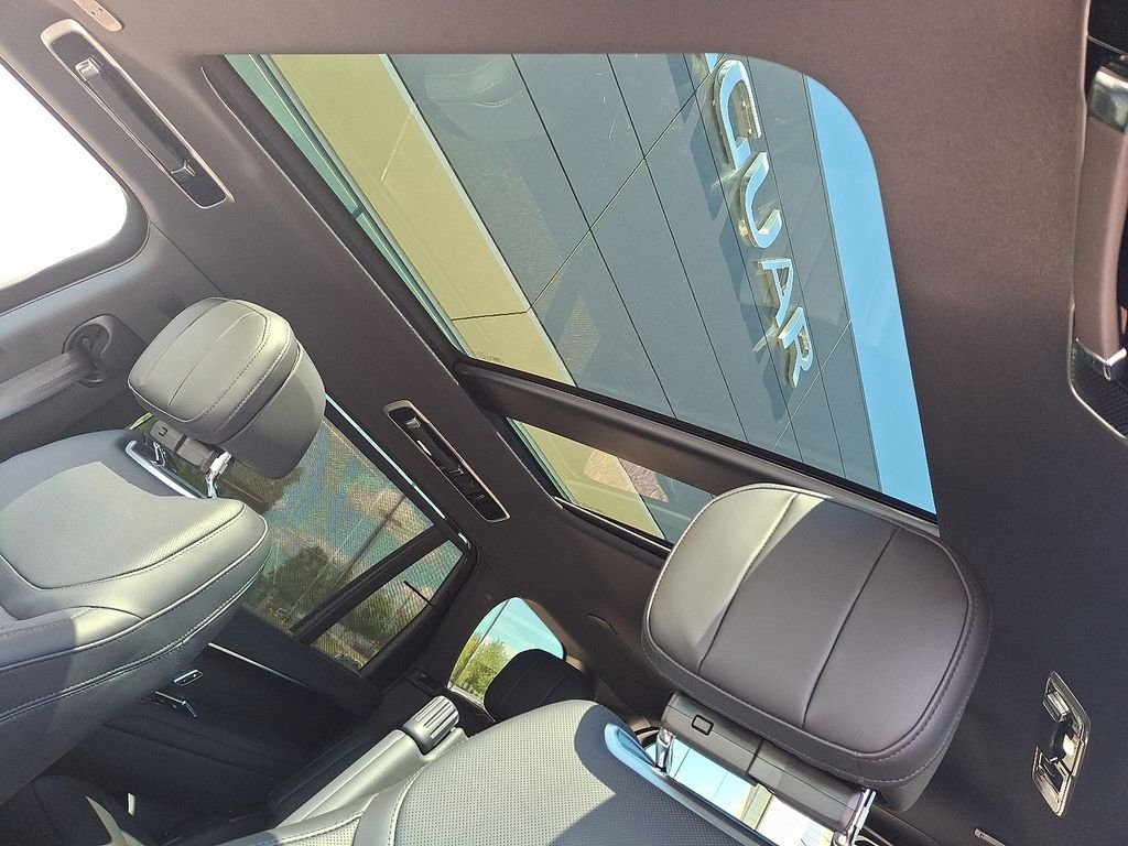 New 2026 Santorini Black Land Rover SE image 10