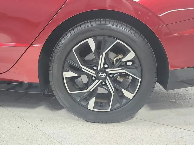 Used 2025 Red Hyundai SEL image 13