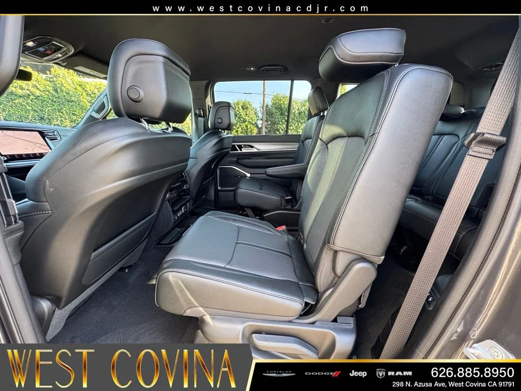 New 2026 Baltic Gray Metallic Clearcoat Jeep Limited Altitude image 32