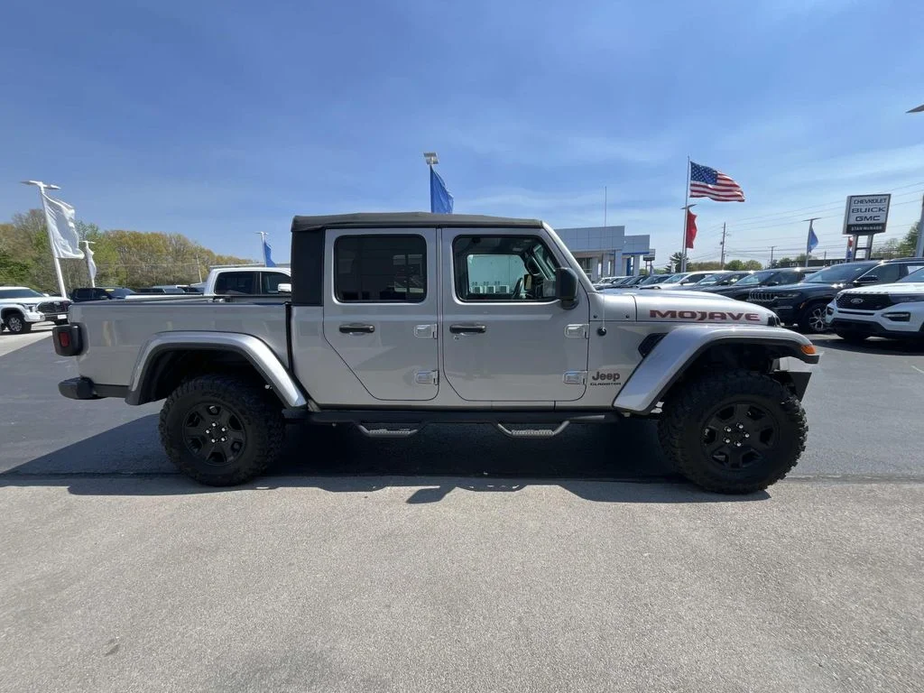 Used 2021 Billet Silver Metallic Clearcoat Jeep Mojave image 8