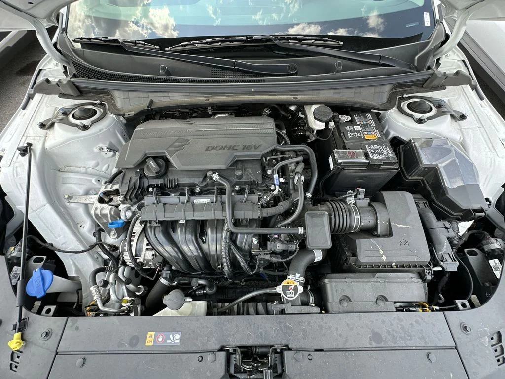 Used 2025 White Kia LX image 24
