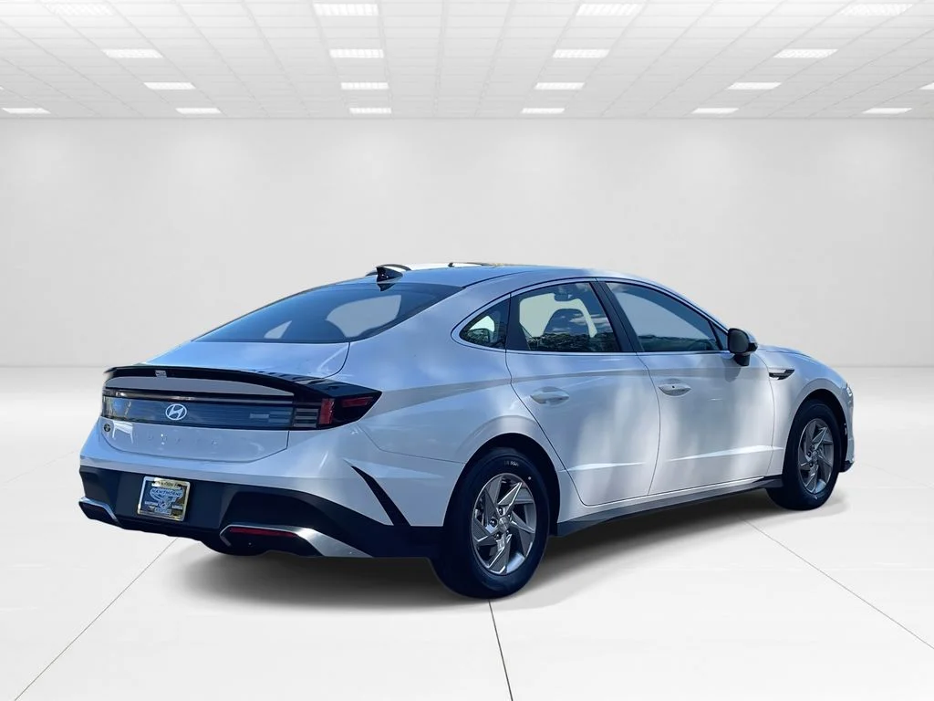 New 2026 White Hyundai SE image 6