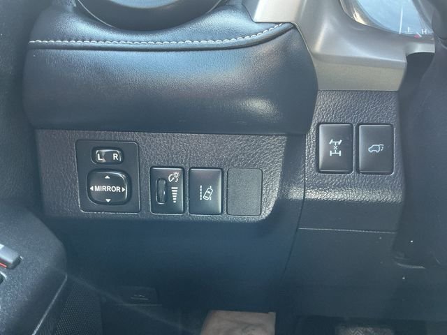 Used 2018 Black Toyota XLE image 20