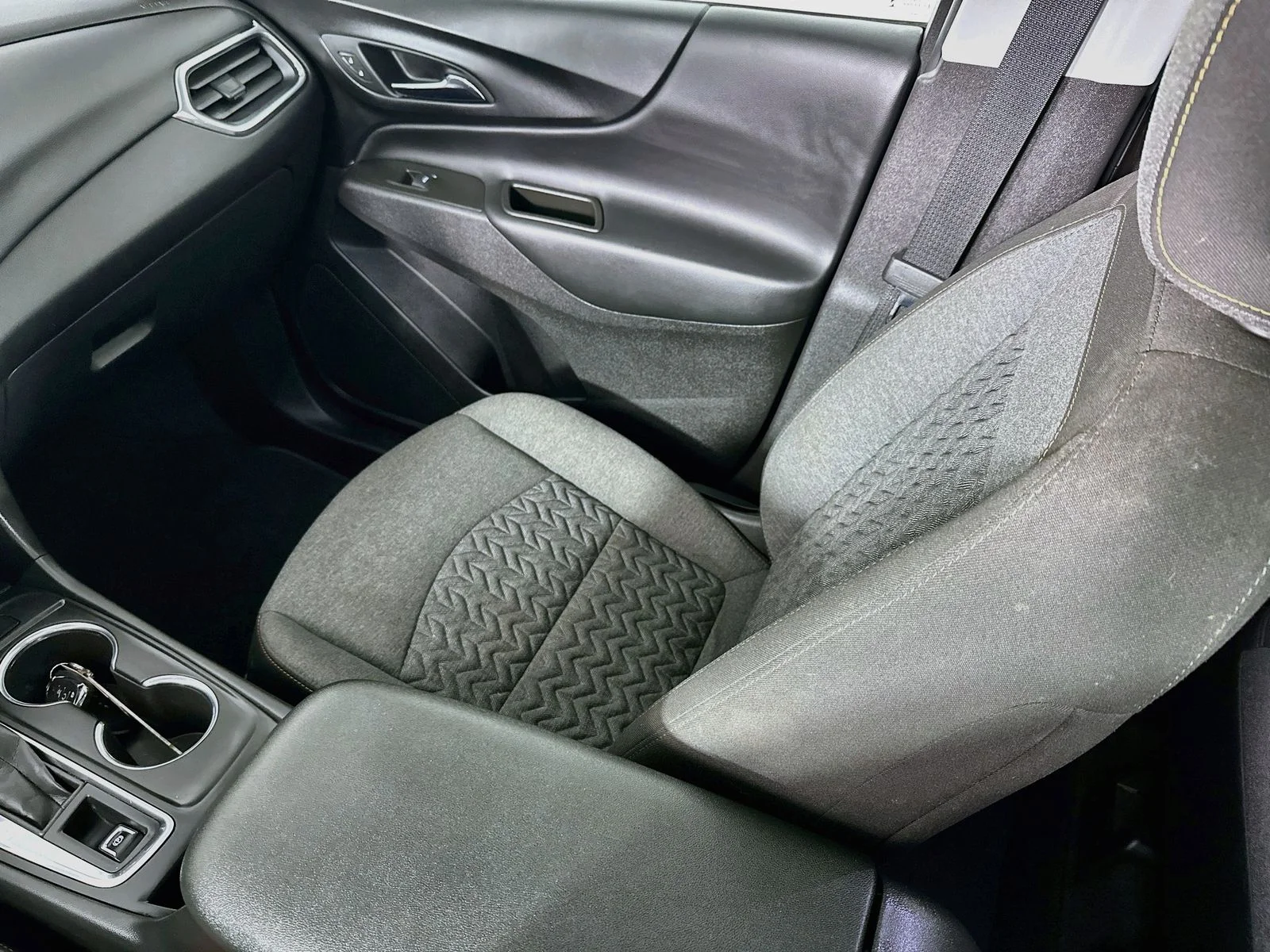 Used 2024 Summit White Chevrolet LT image 25