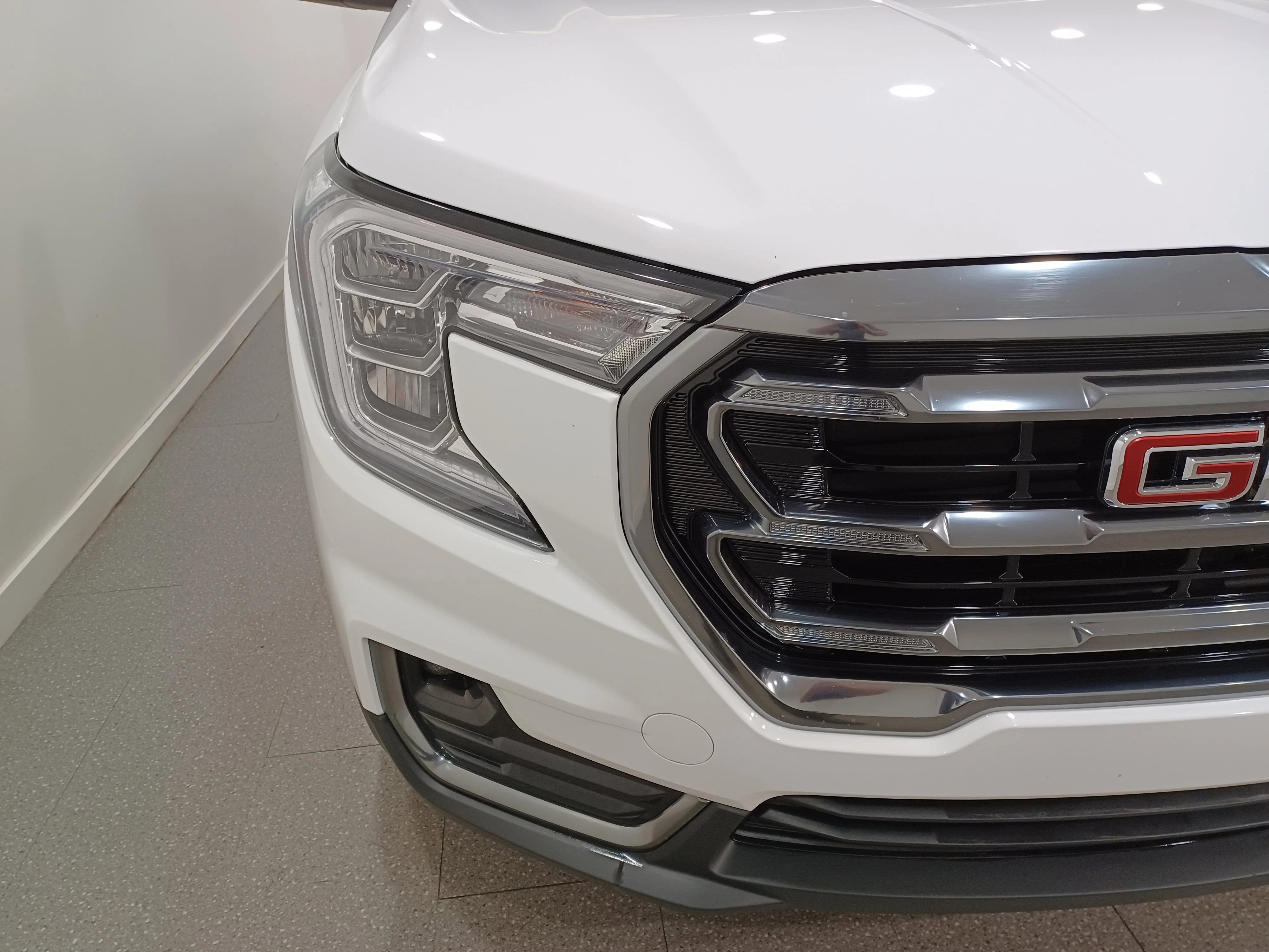 Certified Used 2023 White GMC AT4 AWD *Adaptive Cruise | Remote Start | Htd Leather | Htd Wheel | Apple CarPlay | Park Assist image 4