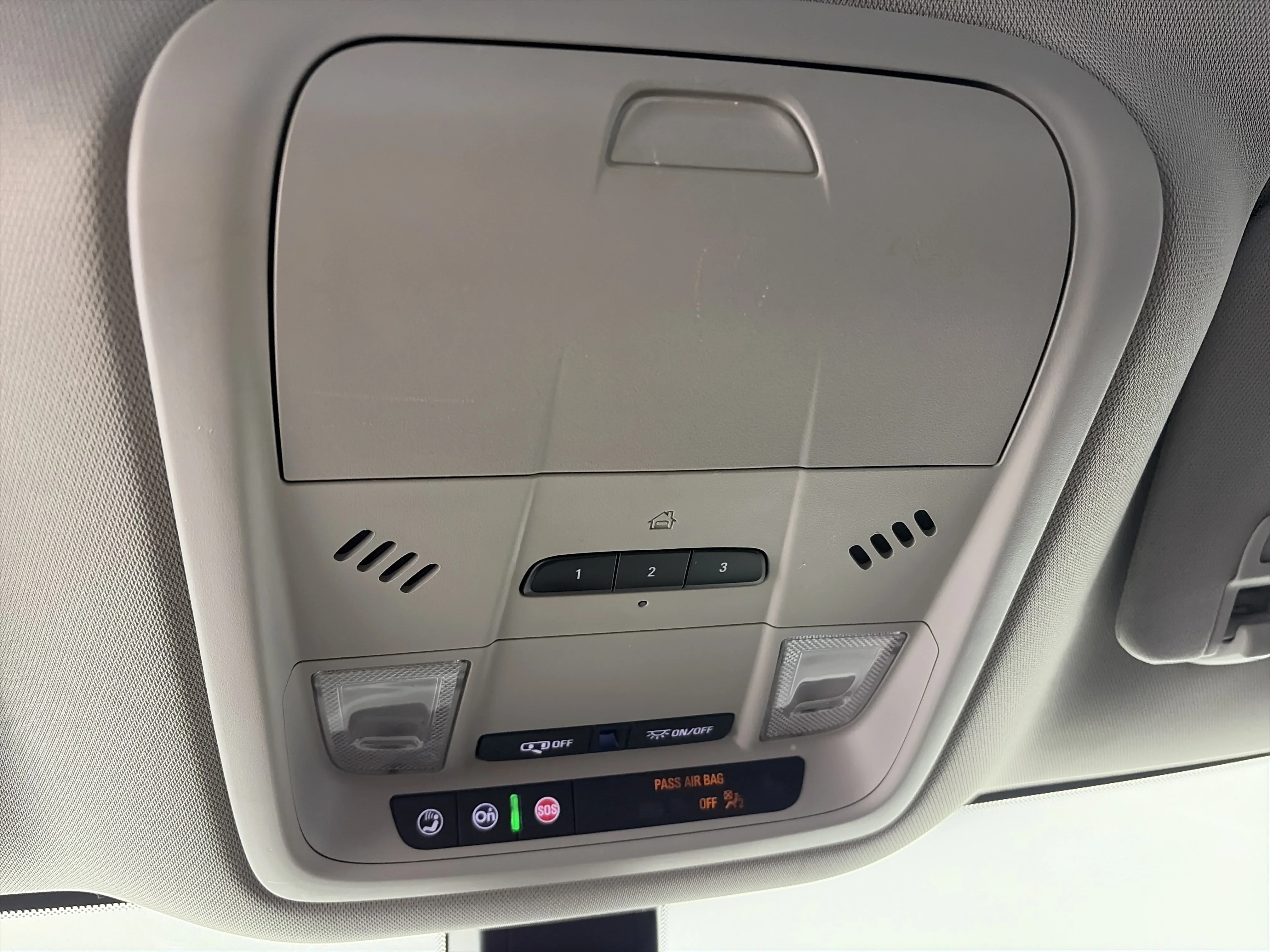 Used 2021 Includes Spectra Gray lower exterior accent color.) Buick Essence image 36
