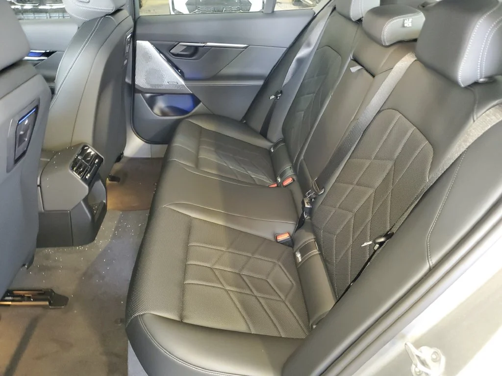 Used 2027 Oxide Grey Metallic BMW 530i image 11