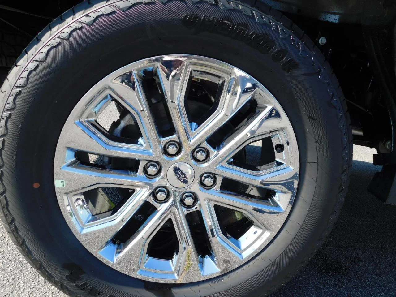 New 2026 Agate Black Metallic Ford Lariat® image 12