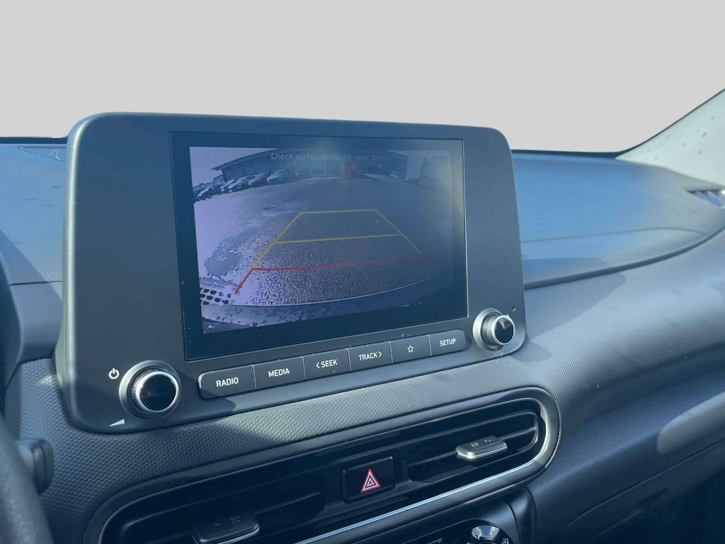 Used 2022 Green Hyundai SE image 28