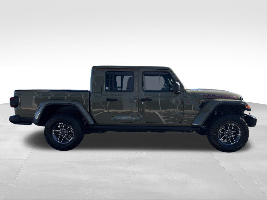 Used 2025 Green Jeep Mojave image 5