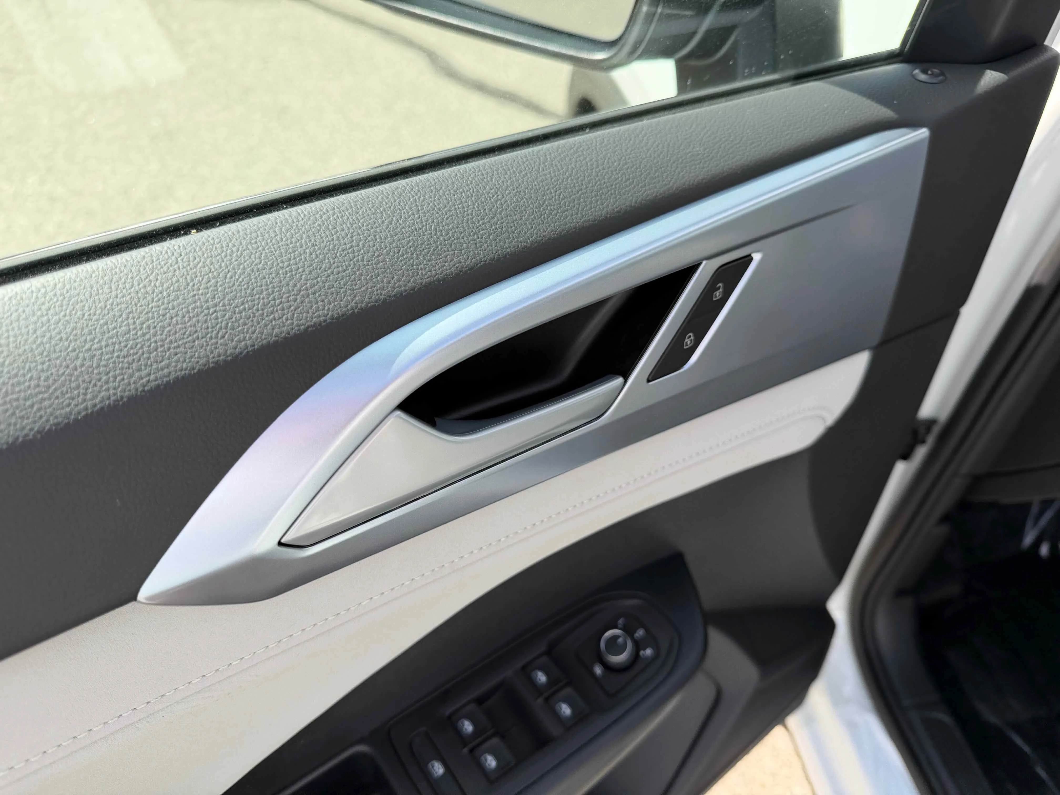 New 2026 Pure White Volkswagen SE image 16
