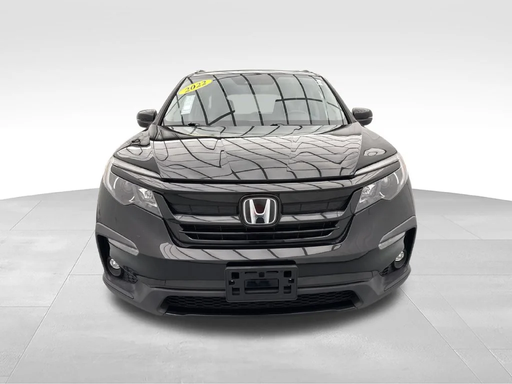 Certified Used 2022 Crystal Black Pearl Honda AWD SE image 3