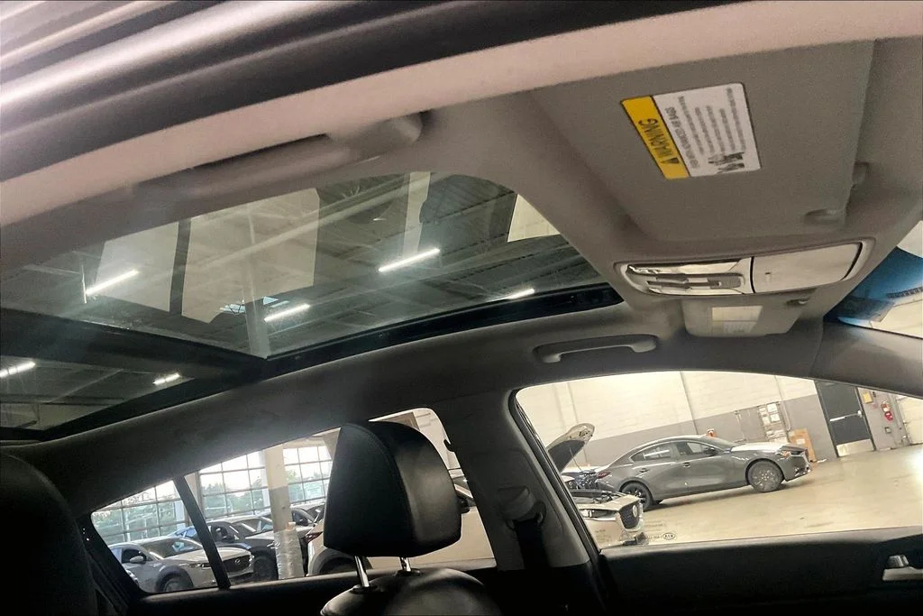 Used 2017 Red Kia EX image 22