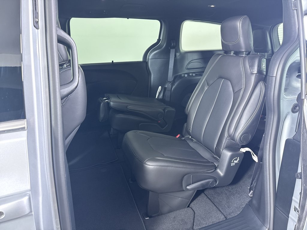 2026 Chrysler Pacifica Select - Photo 14