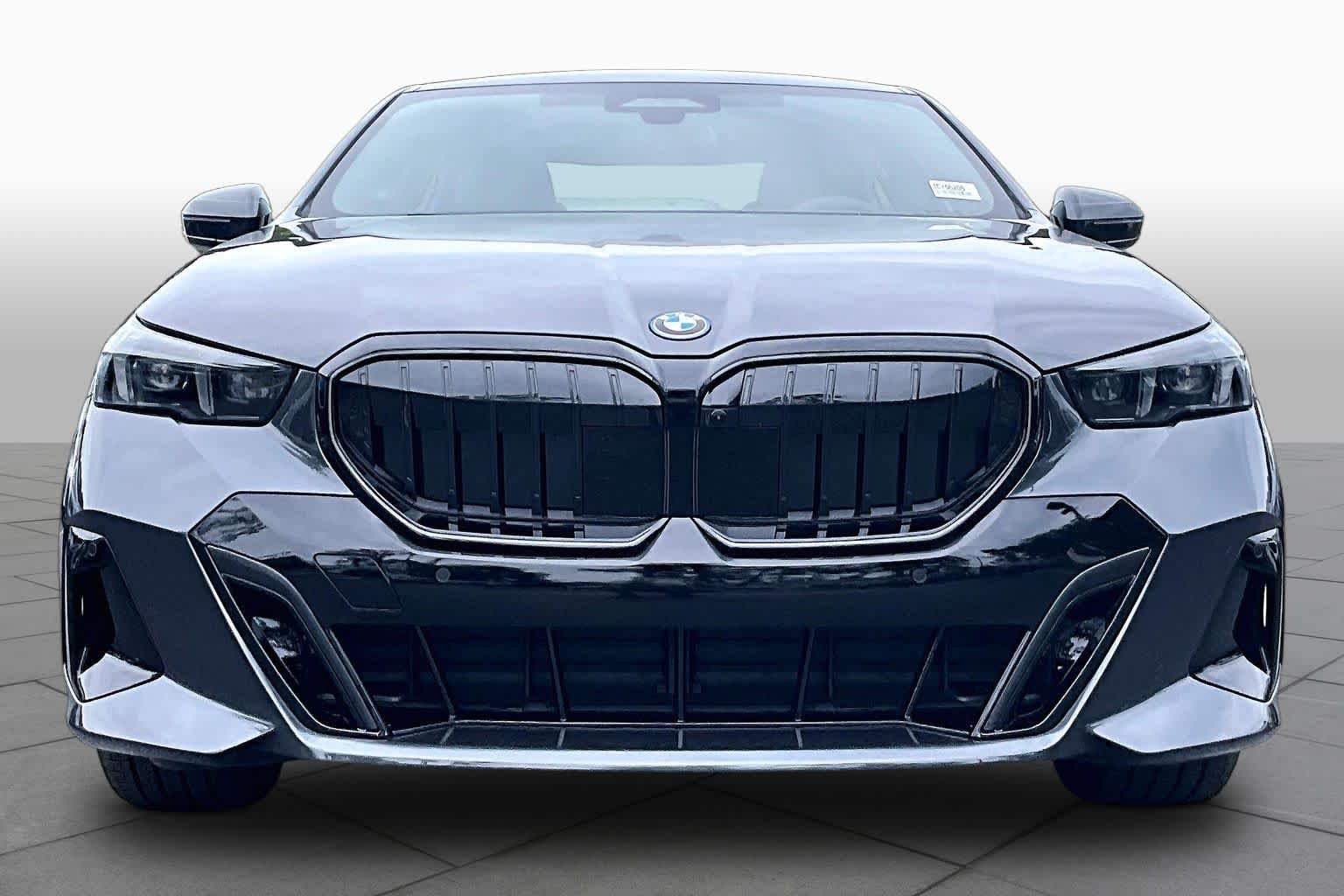 New 2026 Dark Graphite Metallic BMW 550e xDrive image 3