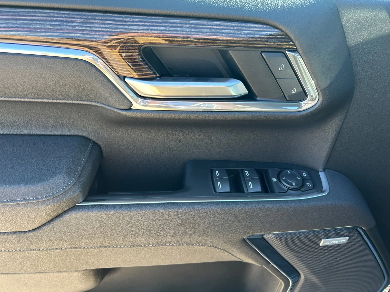 New 2026 Onyx Black GMC Elevation image 17