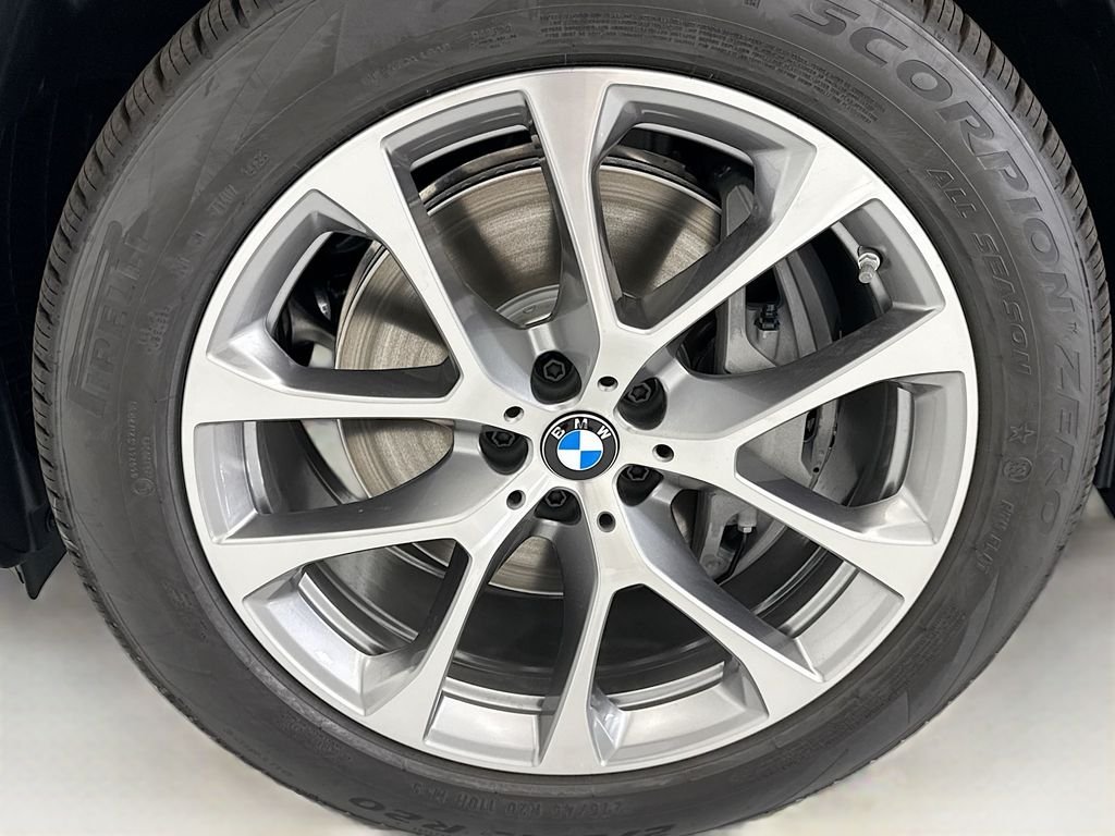 New 2026 Gray Metallic BMW xDrive50e image 29