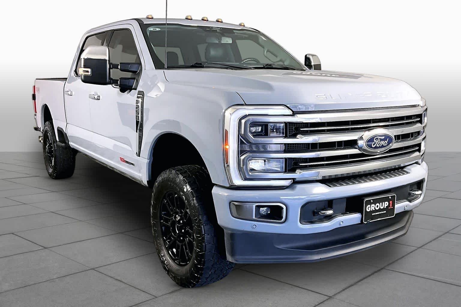 Used 2024 Glacier Gray Metallic Tri-Coat Ford Limited image 3