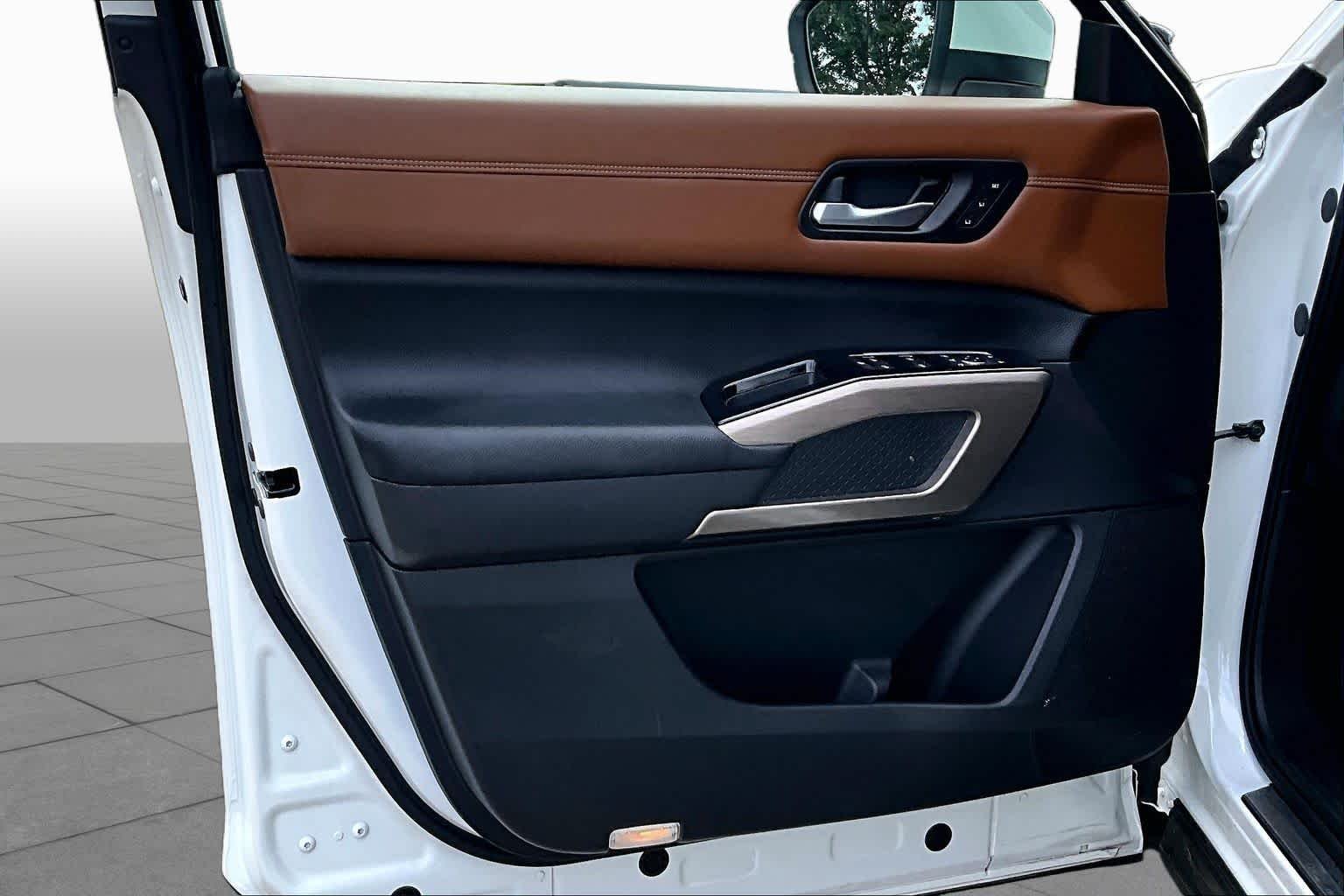 Used 2022 Pearl White Tricoat Nissan Platinum image 26