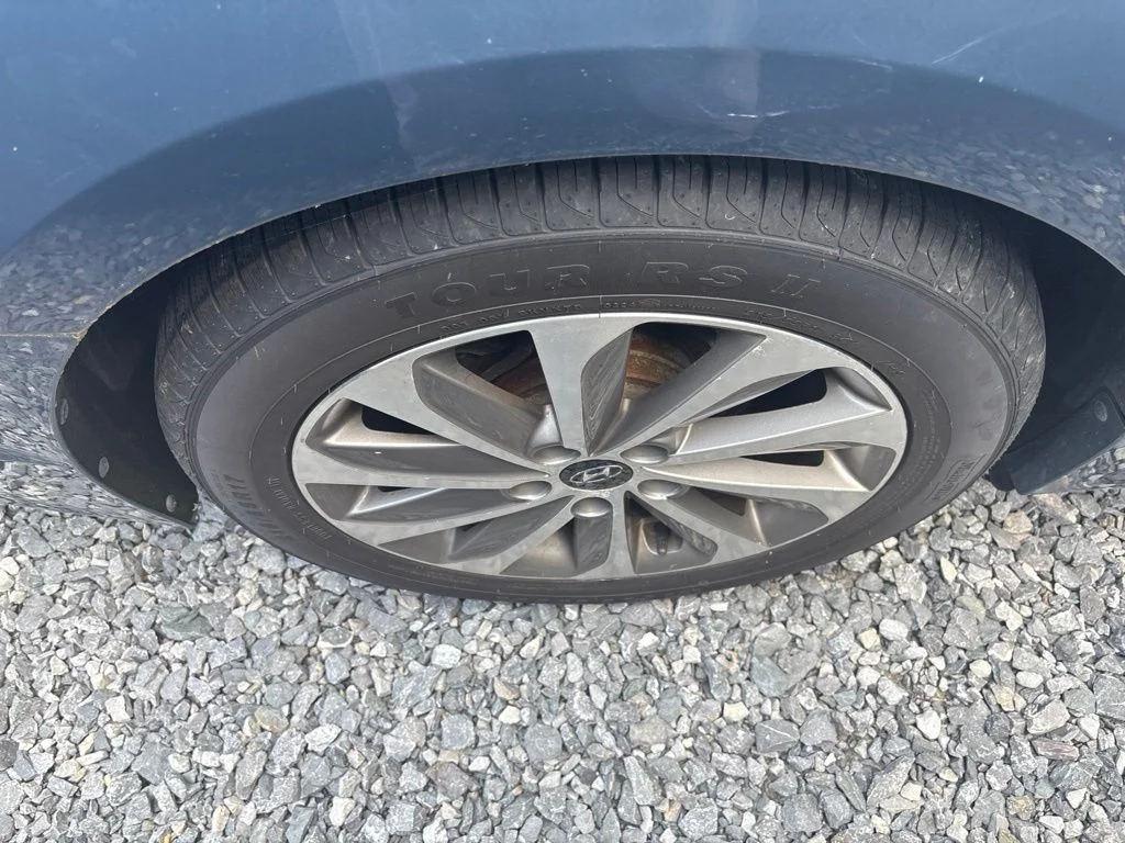 Used 2015 Blue Hyundai Sport image 5