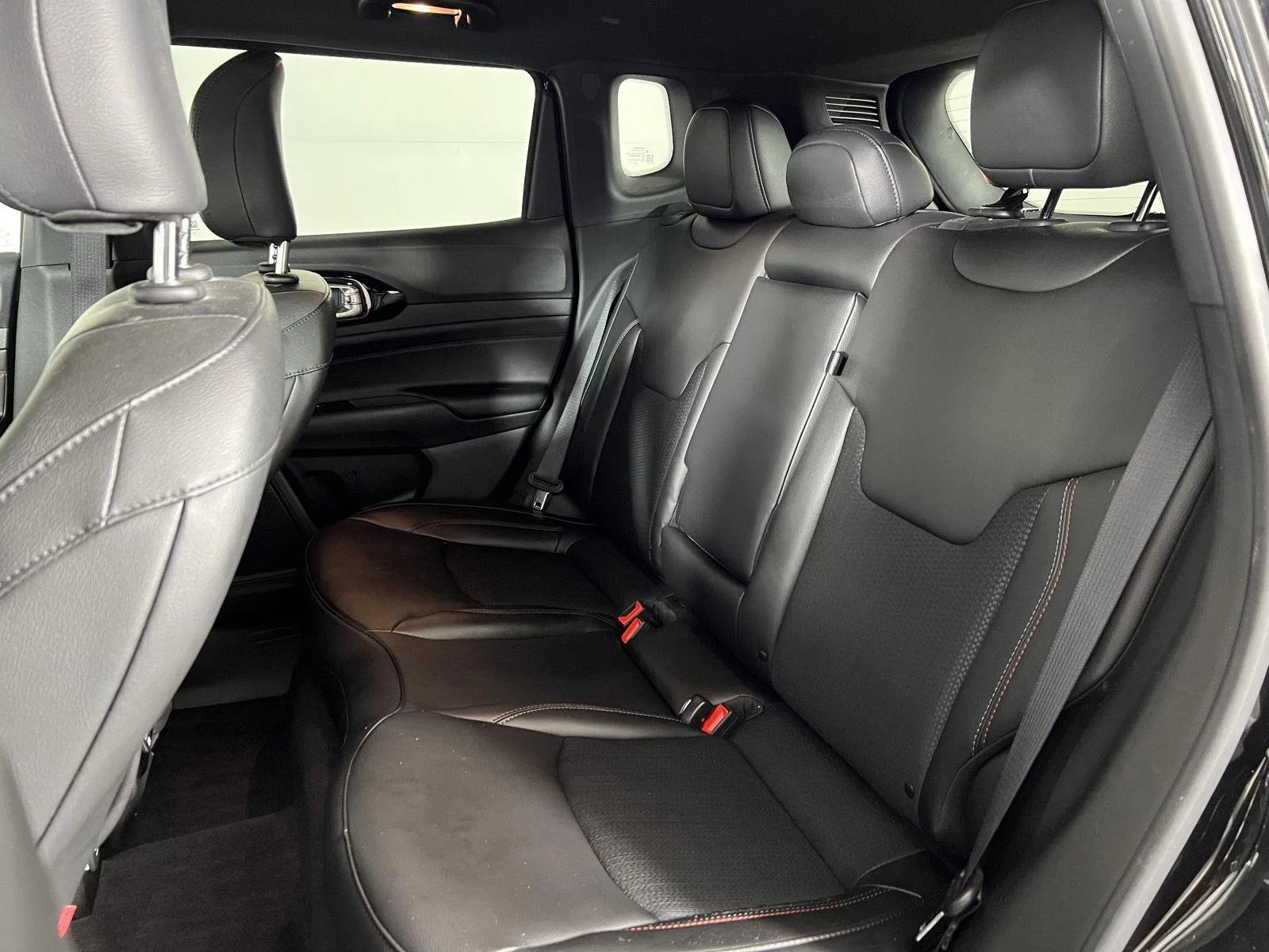 Used 2023 Diamond Black Crystal Pearlcoat Jeep Trailhawk image 6