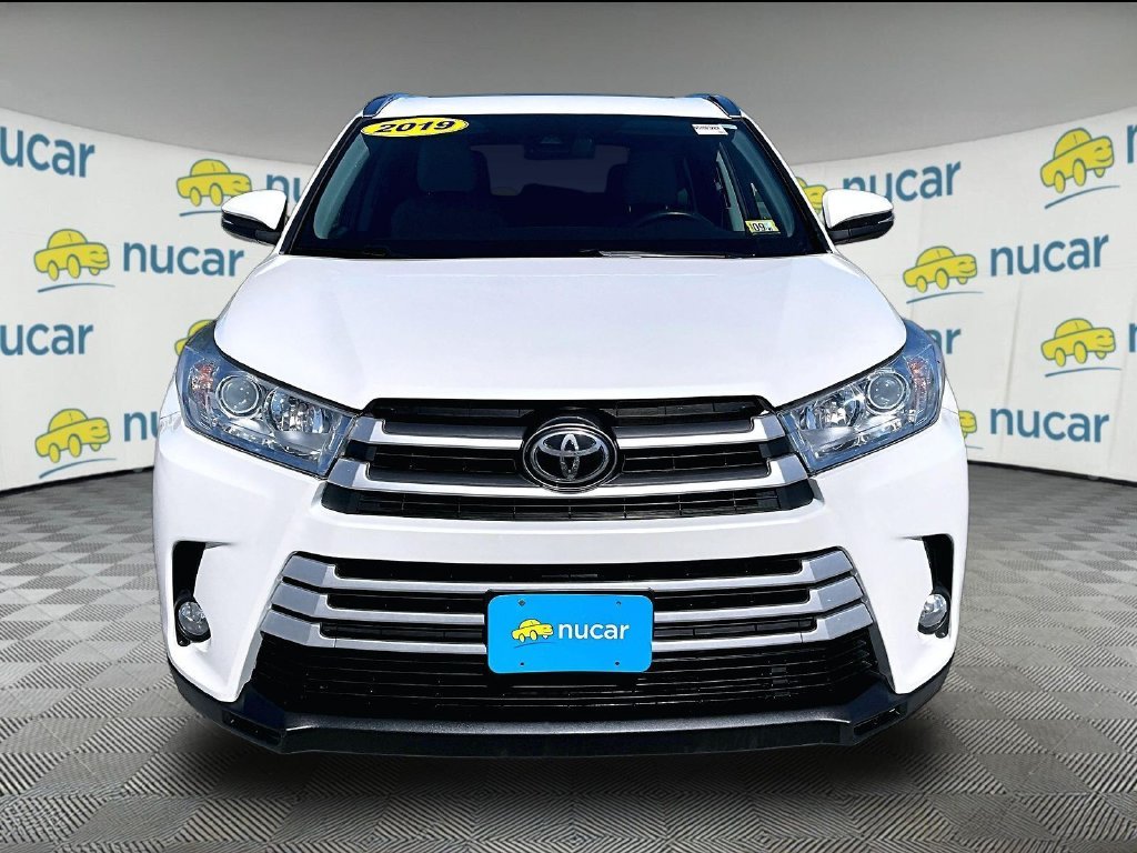 Used 2019 Blizzard Pearl Toyota XLE image 2